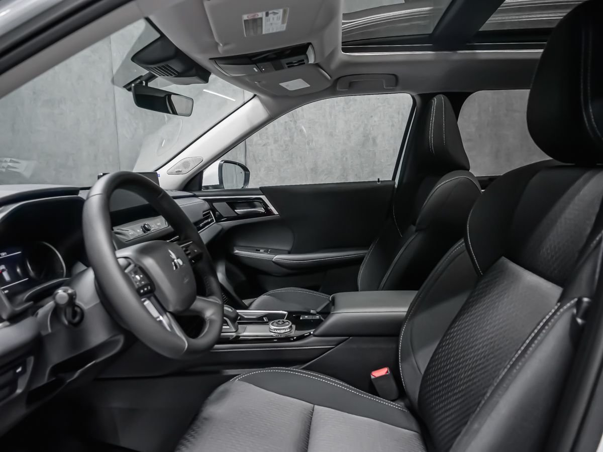 Mitsubishi Outlander SE 2026 Blanc diamant Montréal - photo #8