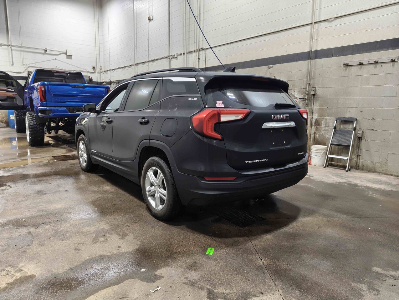 2024 GMC Terrain AWD 4dr SLE Black Sherwood Park - photo #4