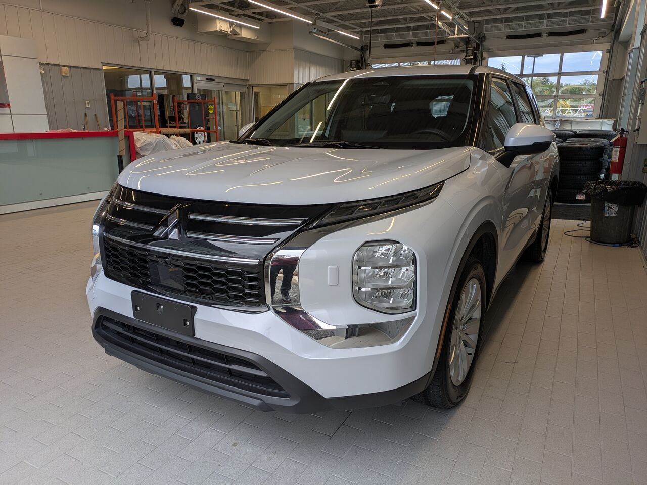 Mitsubishi Outlander 2025 Blanc Gatineau - photo #1