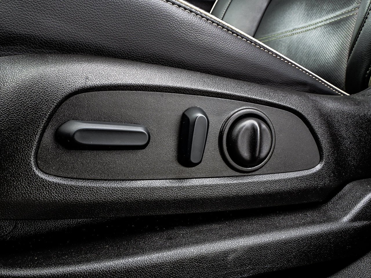 2023 GMC Acadia AWD 4dr Denali Black Sherwood Park - photo #17