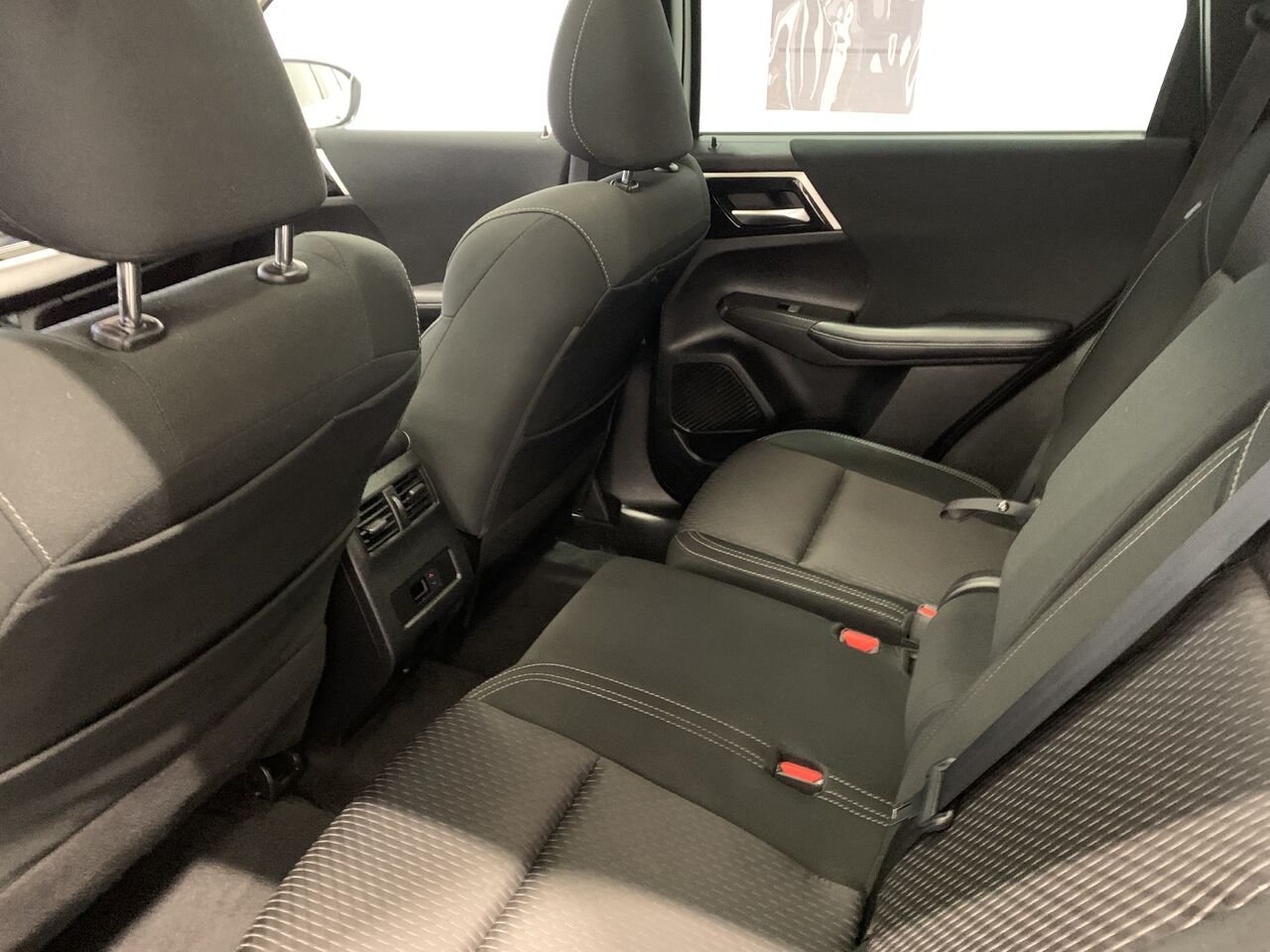 Mitsubishi Outlander SE AWD SE, AWD, 2.5L 2023 Argent Châteauguay - photo #17
