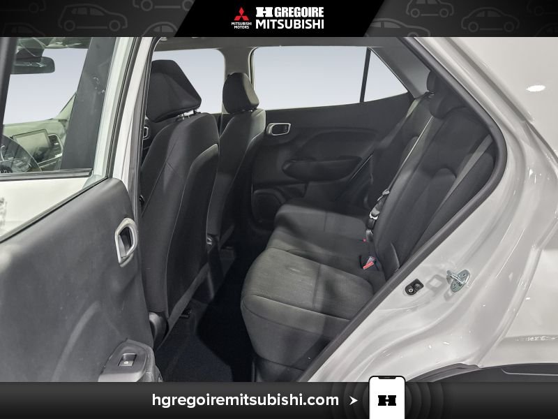 2025 Hyundai Venue White Laval - photo #27