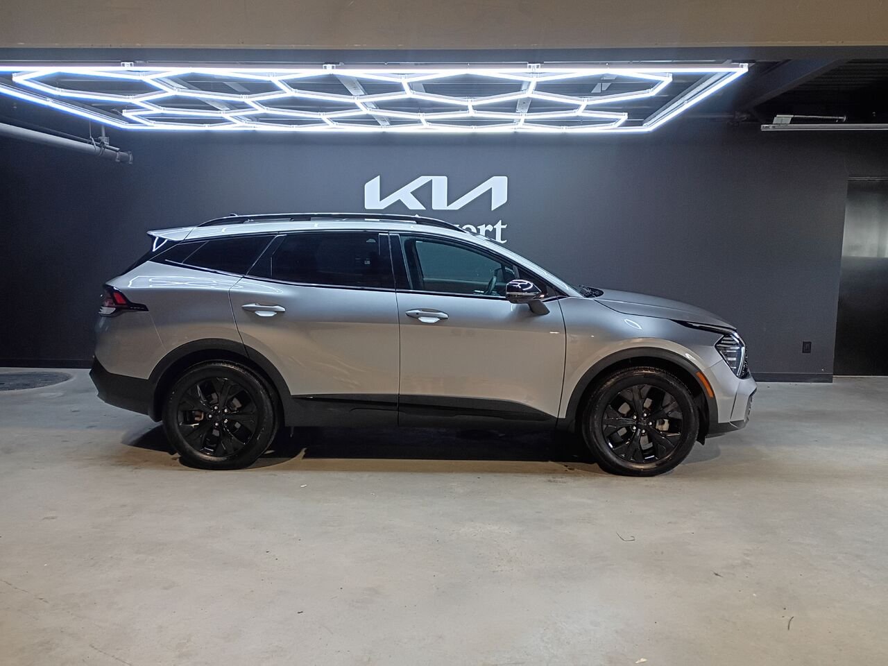 2025 Kia Sportage Grey Blainville - photo #4