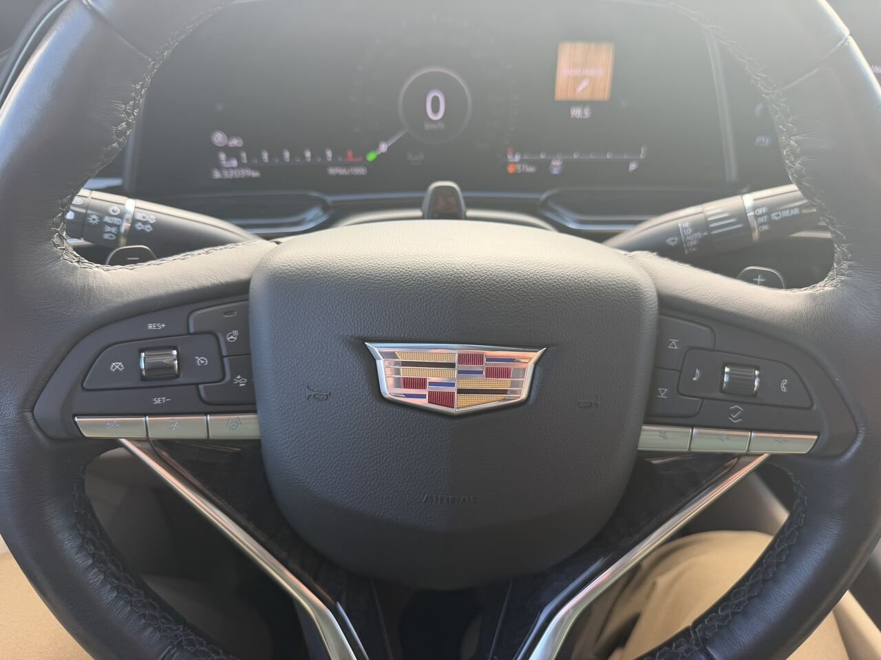 2023 Cadillac Escalade PREMIUM LUXURY AWD FINANCEMENT À PARTIR 3.99% White Laval - photo #33