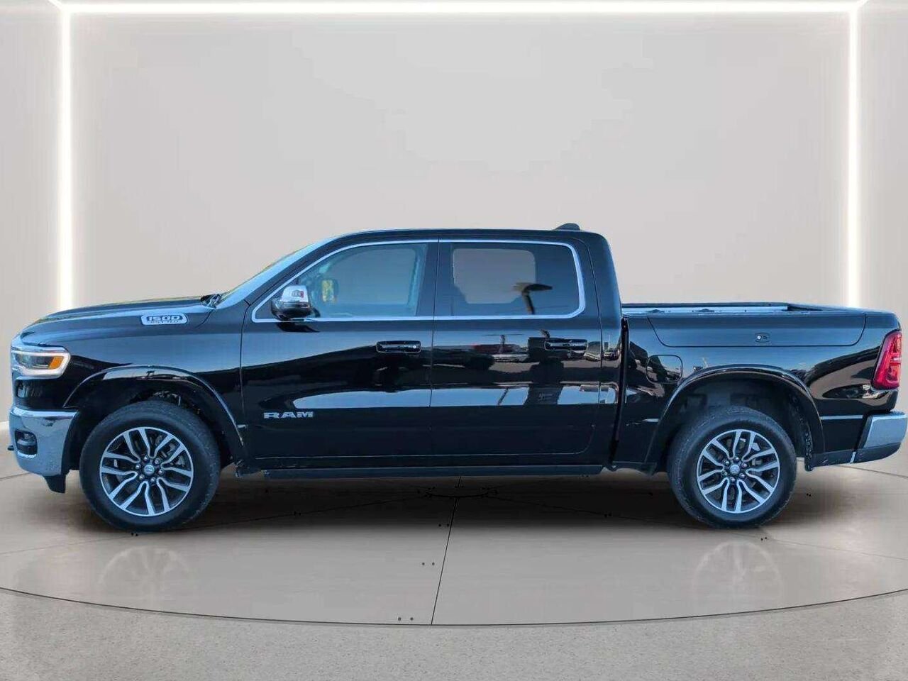 Ram 1500 2025 Noir Gatineau - photo #1