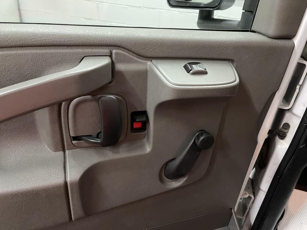 2019 GMC SAVANA FOURGONNETTE TRONQUÉE COMMERCIAL cube 14 pieds White Rivière-du-Loup - photo #15
