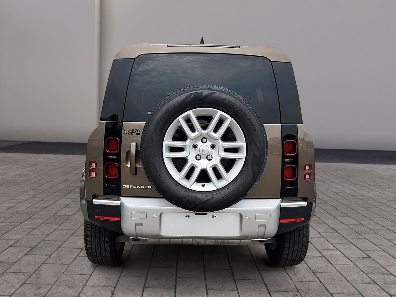 Land Rover Defender 110S 2025 Beige Québec - photo #2