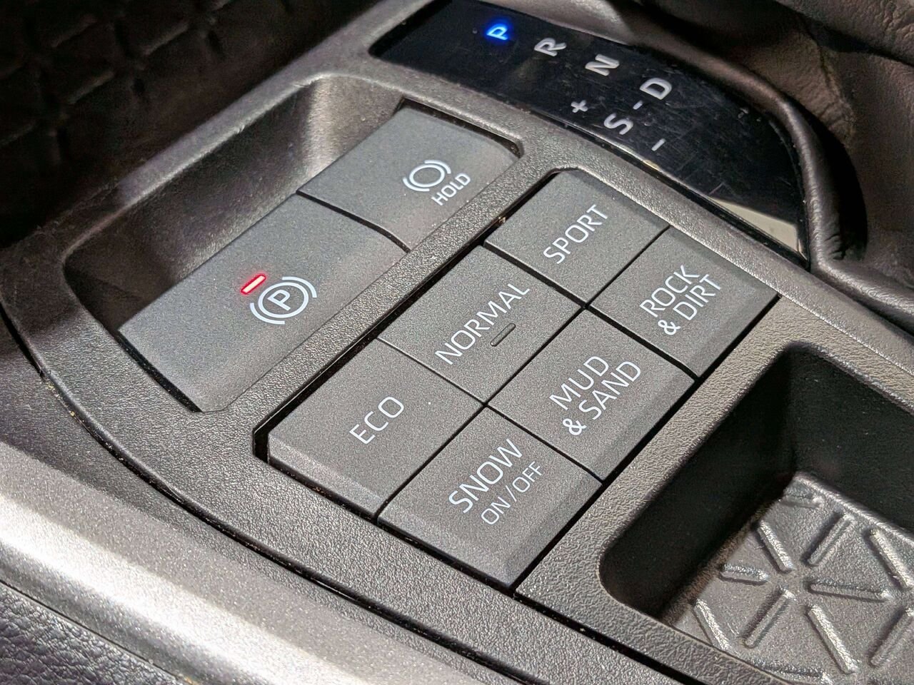 2024 Toyota RAV4 LE AWD Black Val-David - photo #25
