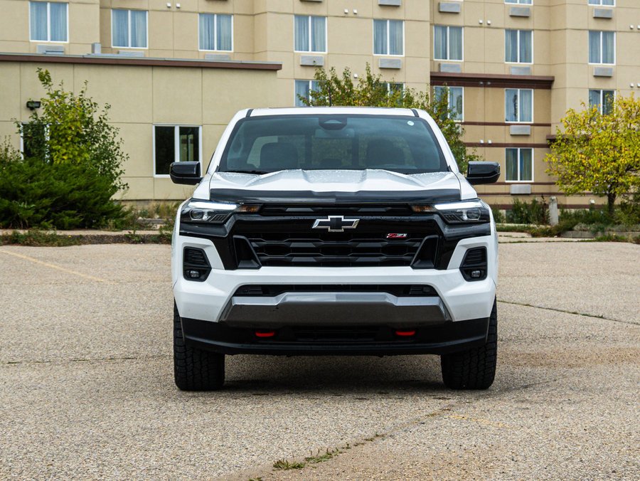 2024 Chevrolet Colorado 4WD Z71 2.7L | Running Boards White