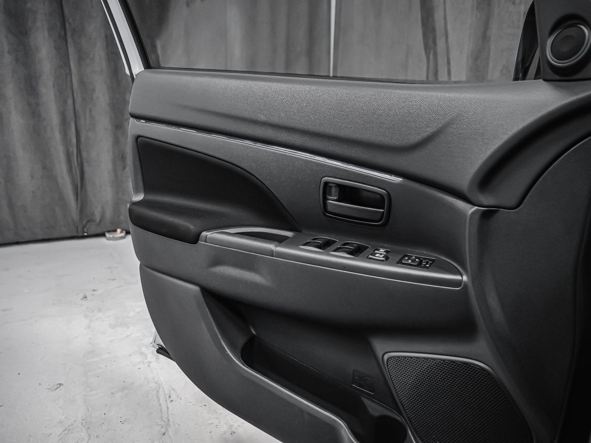Mitsubishi RVR ES FWD CARPLAY CAMÉRA SIÈGES CHAUFFANTS 2025 Gris Montréal - photo #9