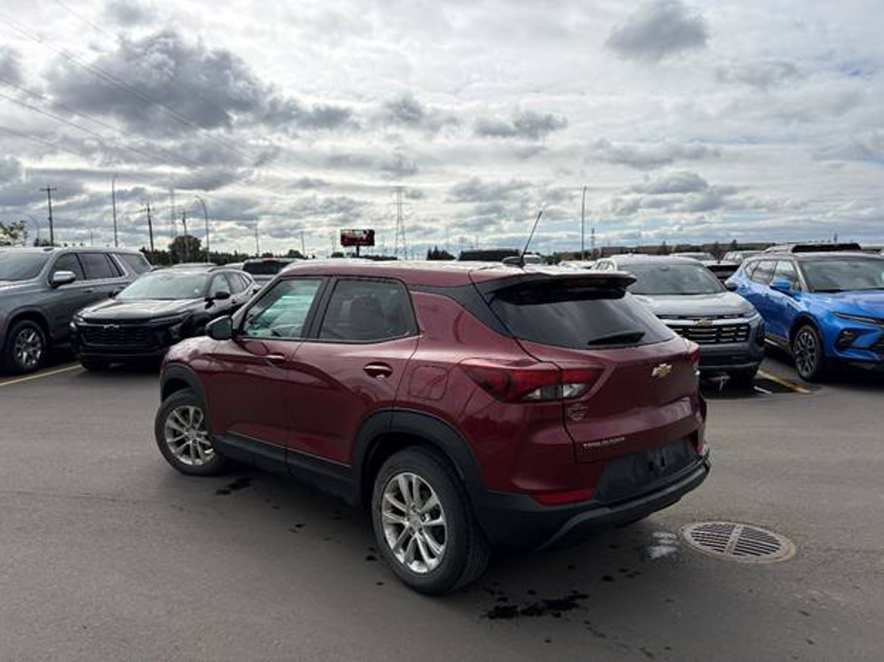 2024 Chevrolet Trailblazer FWD 4dr LS Red Sherwood Park - photo #3