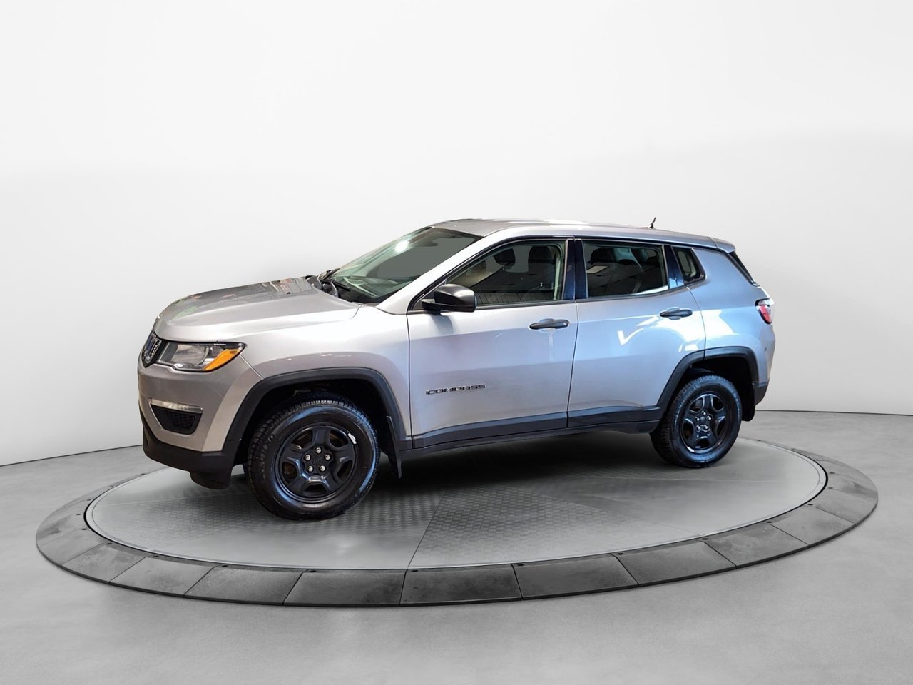 Jeep Compass NIV 3C4NJDAB1JT265170 2018 Gris Chicoutimi - photo #4