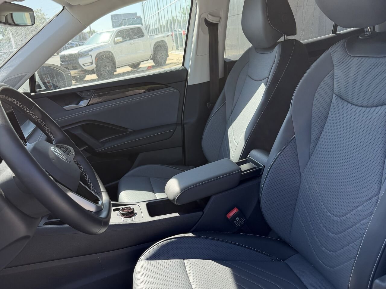 2026 Volkswagen Tiguan Comfortline 4MOTION White Châteauguay - photo #12