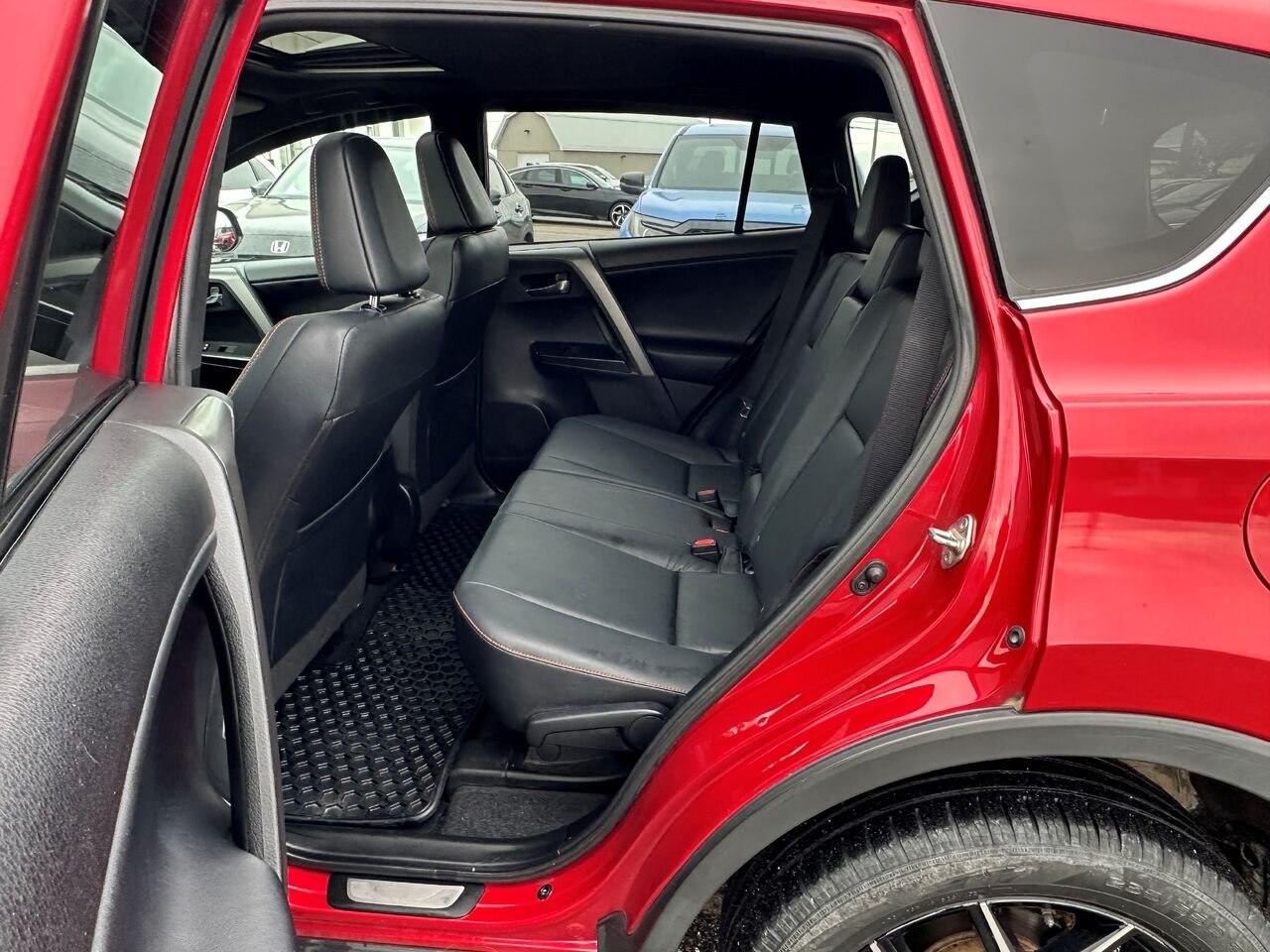 2016 Toyota RAV4 SE RAV4 SE Red Matane - photo #7