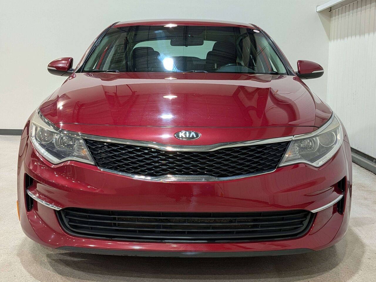 2018 Kia Optima LX Auto Red Val-David - photo #3