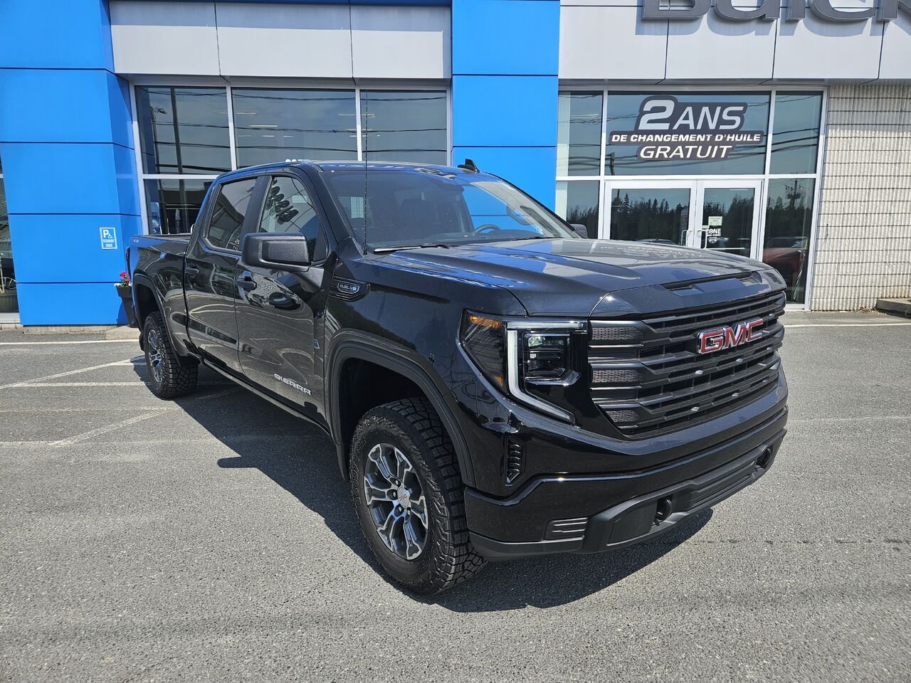GMC Sierra 1500 Pro cabine multiplace 4RM 157 po 2026 Noir onyx Thetford Mines - photo #1