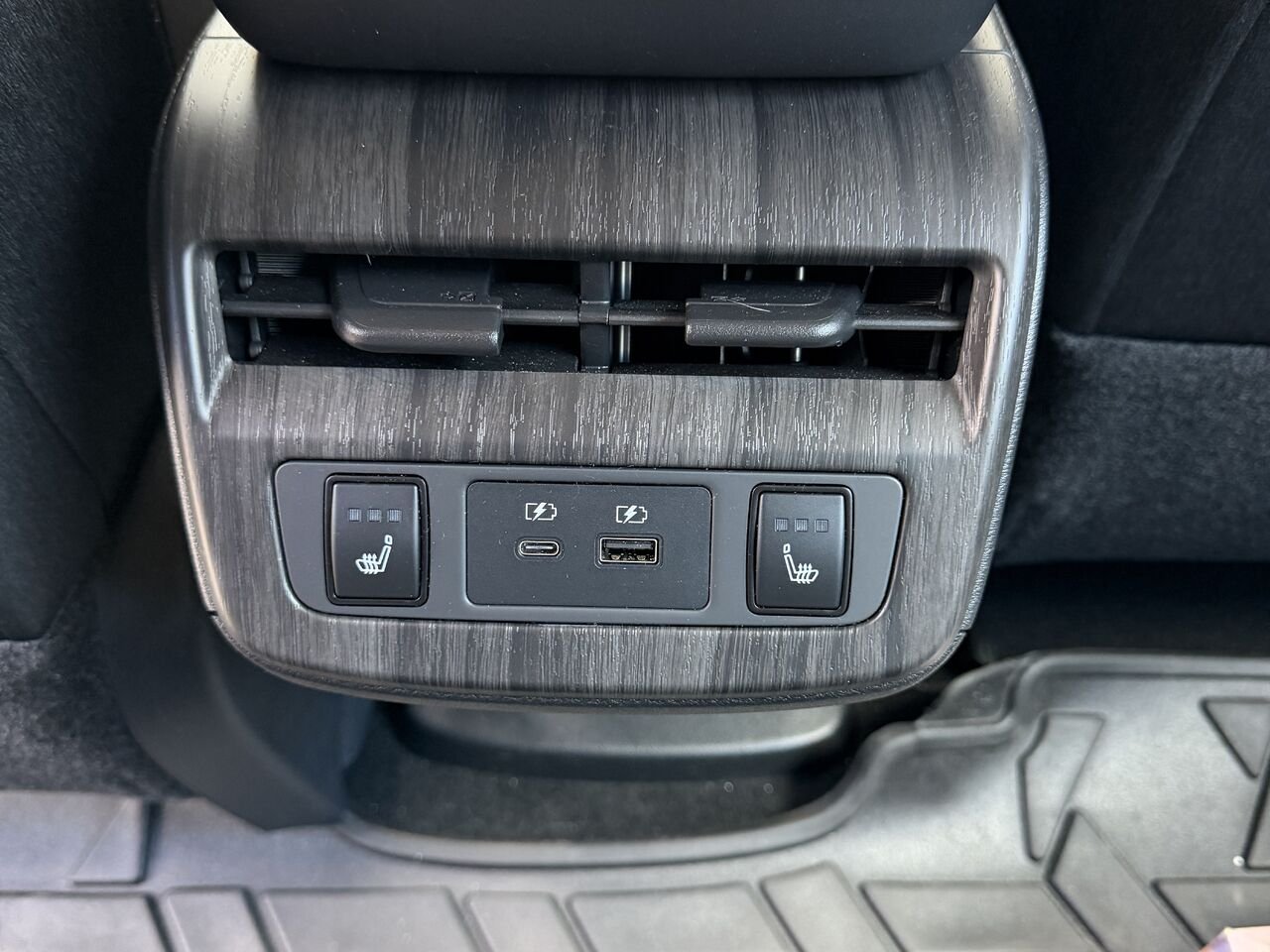 Nissan ARIYA awd carplay jamais accidenté 430 d'autonomie 2024 Blanc Châteauguay - photo #29