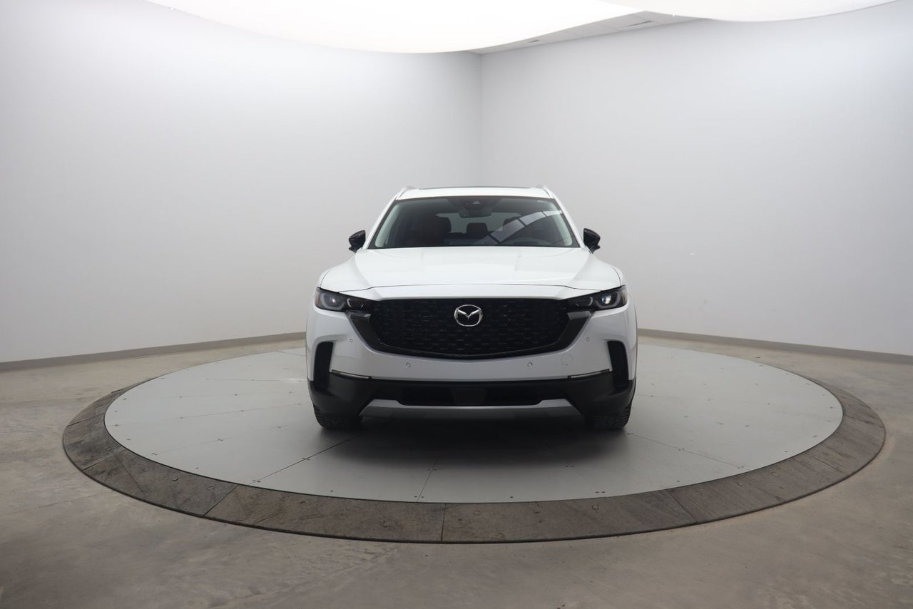 2023 Mazda CX-50 White Baie-Comeau - photo #1