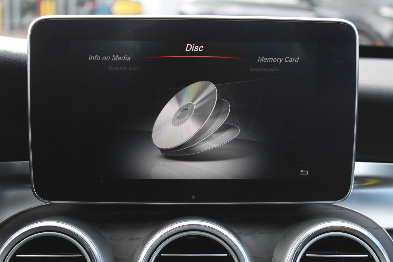 Mercedes-Benz Classe-C VIN: 55SWF4KB3JU264149 2018 Blanc Sainte-Rose - photo #26
