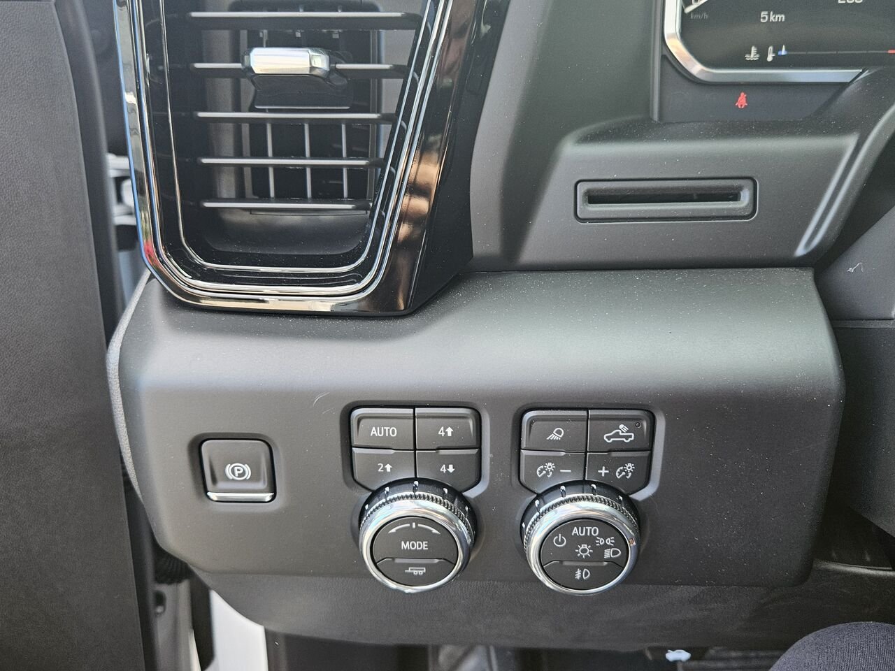 GMC Sierra 1500 AT4 cabine multiplace 4RM 157 po 2026 Blanc sommet Thetford Mines - photo #12