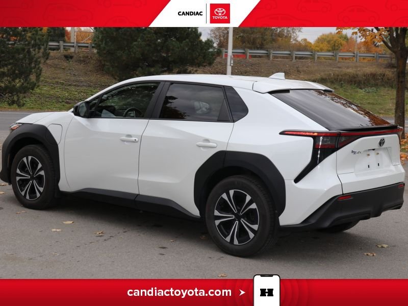 2023 Toyota BZ4X White Blainville - photo #7
