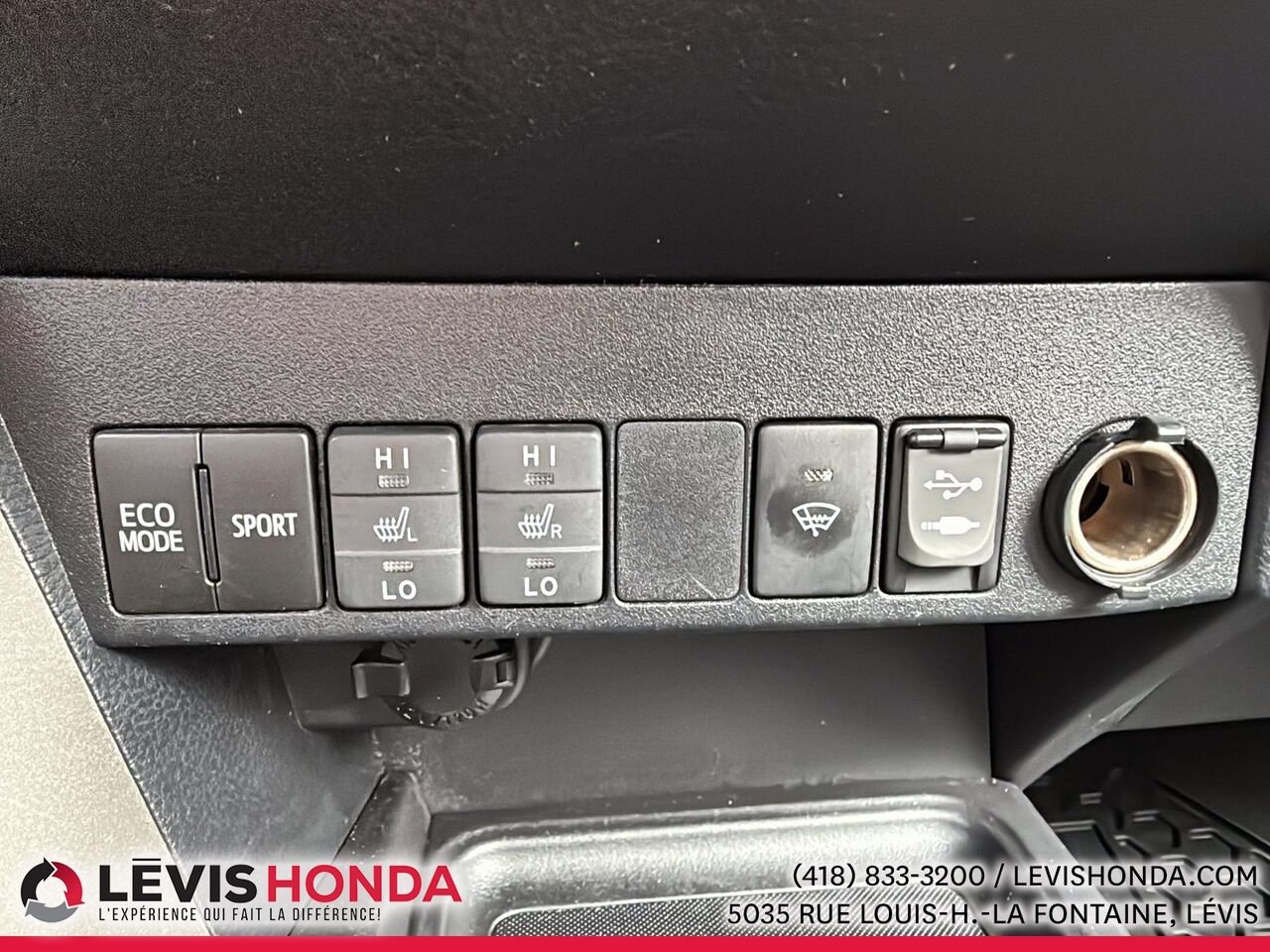 2014 Toyota Rav4 XLE AWD Traction intégrale 4 portes XLE Red Lévis - photo #25