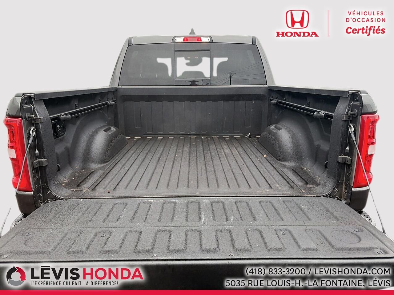 2025 Ram 1500 Big Horn Big Horn cabine d'équipe 4x4 caisse de 5 pi 7 po Grey Lévis - photo #28