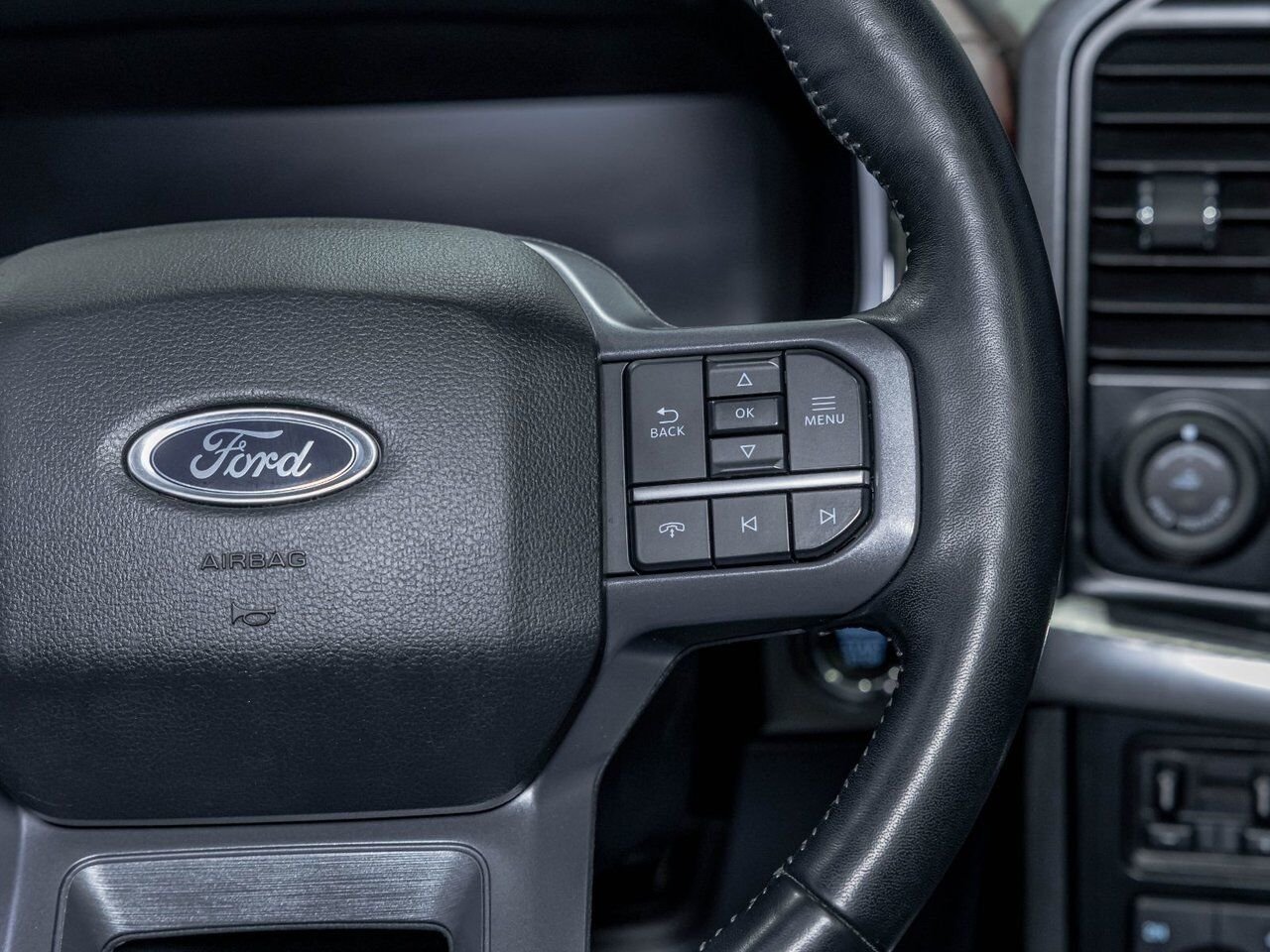 Ford F-150 LARIAT CREW 4X4 502A *TOIT* NAV CUIR SIÈGES VENT 2023 Noir Saint-Jérôme - photo #16