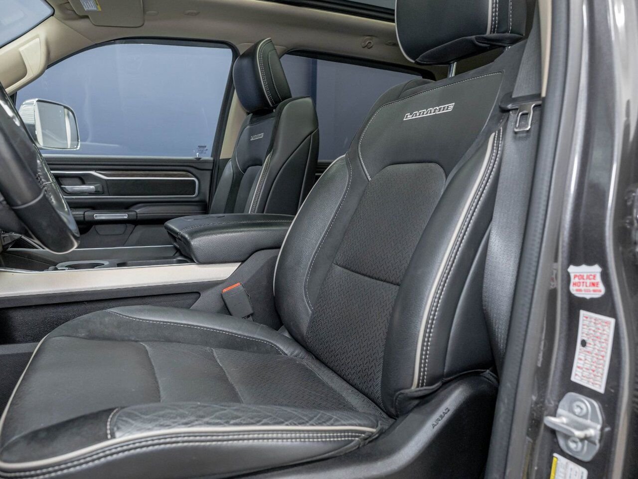 2020 Ram 1500 LARAMIE CREW 4X4 V8 *TOIT* NAV CUIR SIÈGES VENTIL Granite Crystal Saint-Jérôme - photo #11