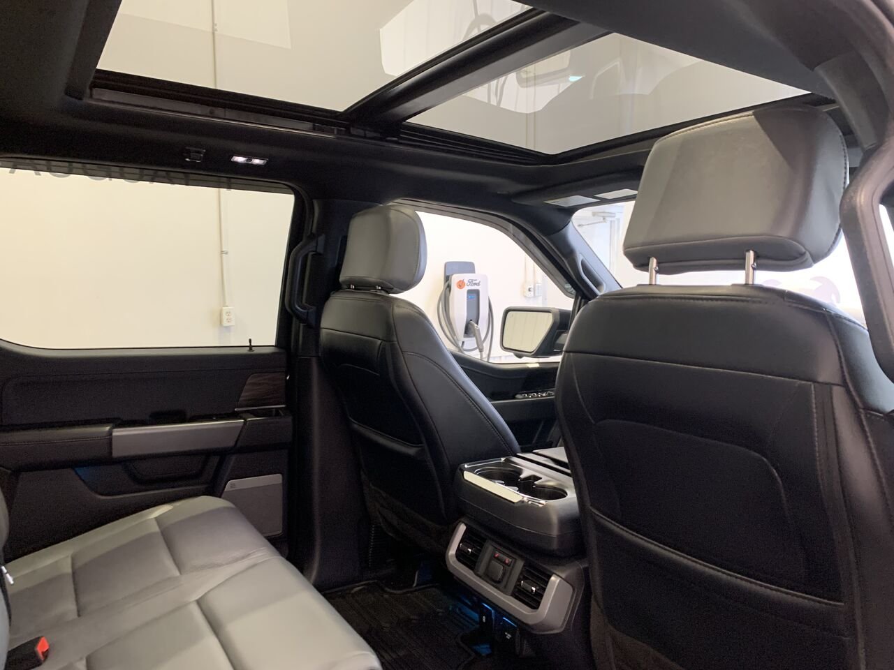 Ford F-150 Lightning LARIAT cabine SuperCrew 4RM caisse de 5,5 pi 2024 Noir Châteauguay - photo #16