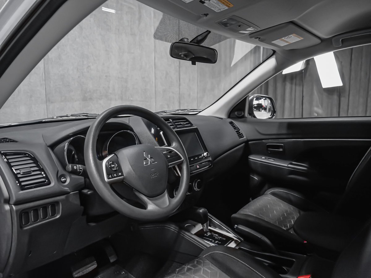 2025 Mitsubishi RVR ES White Montreal - photo #5
