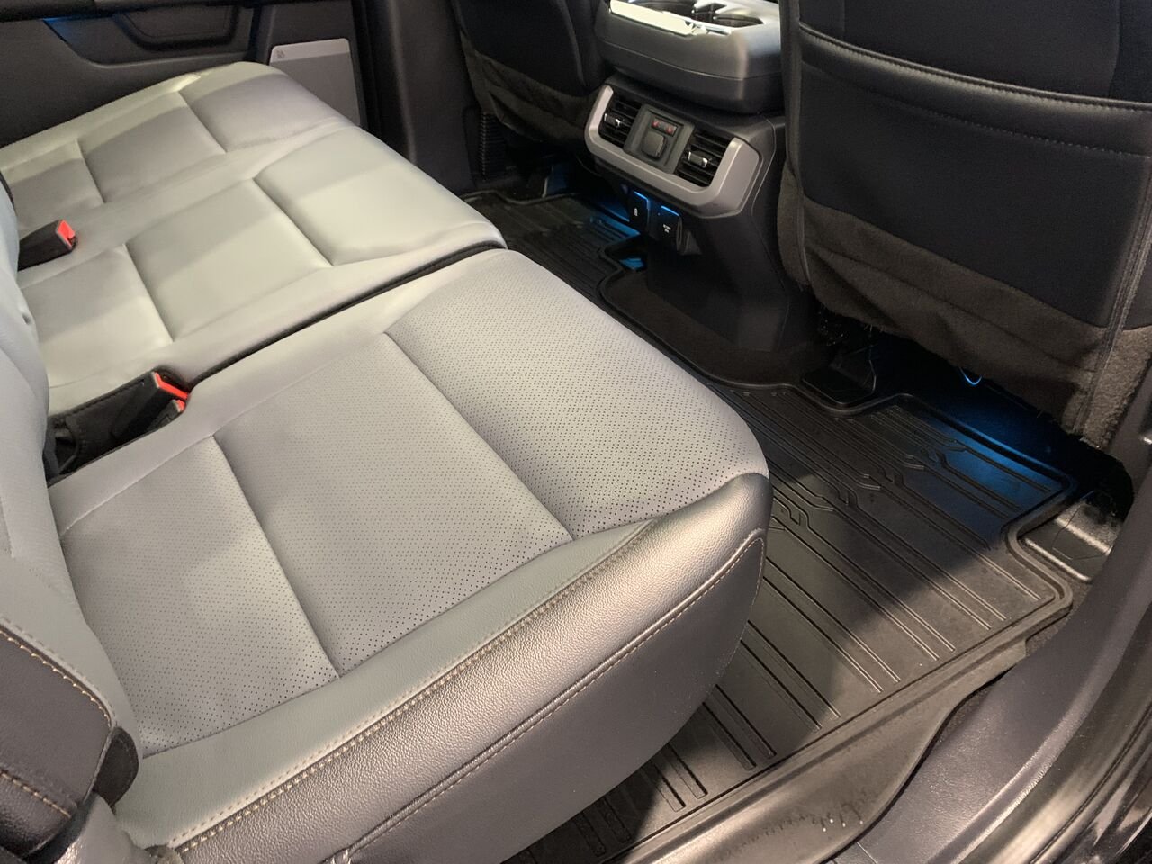 Ford F-150 Lightning LARIAT cabine SuperCrew 4RM caisse de 5,5 pi 2024 Noir Châteauguay - photo #17