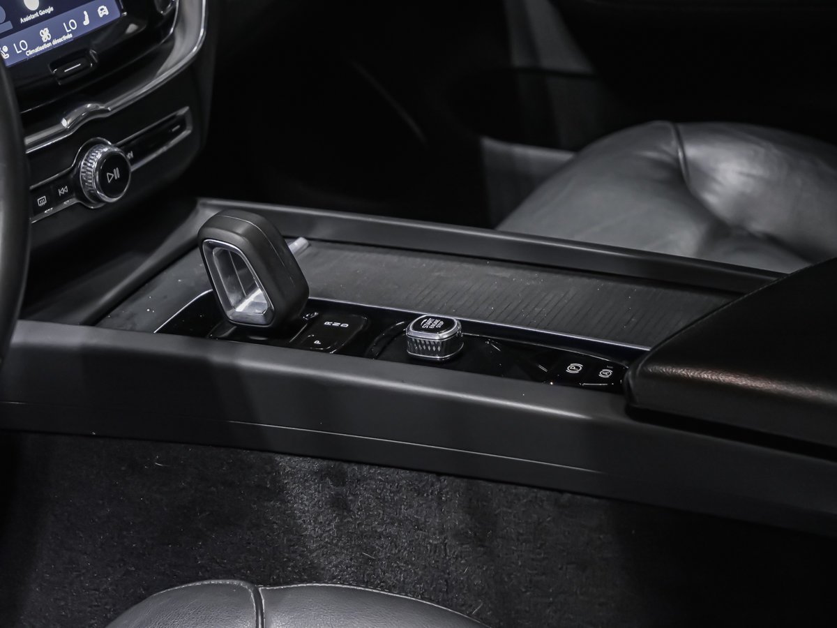 2022 Volvo XC60 B6 MOMENTUM Grey Montreal - photo #6