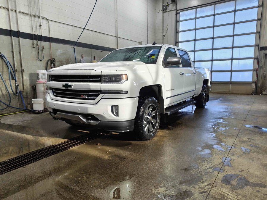 2018 Chevrolet Silverado 1500 LTZ Plus 6.2L Z71 6'6 Box | Aftermarket 20in Cali Wheels White