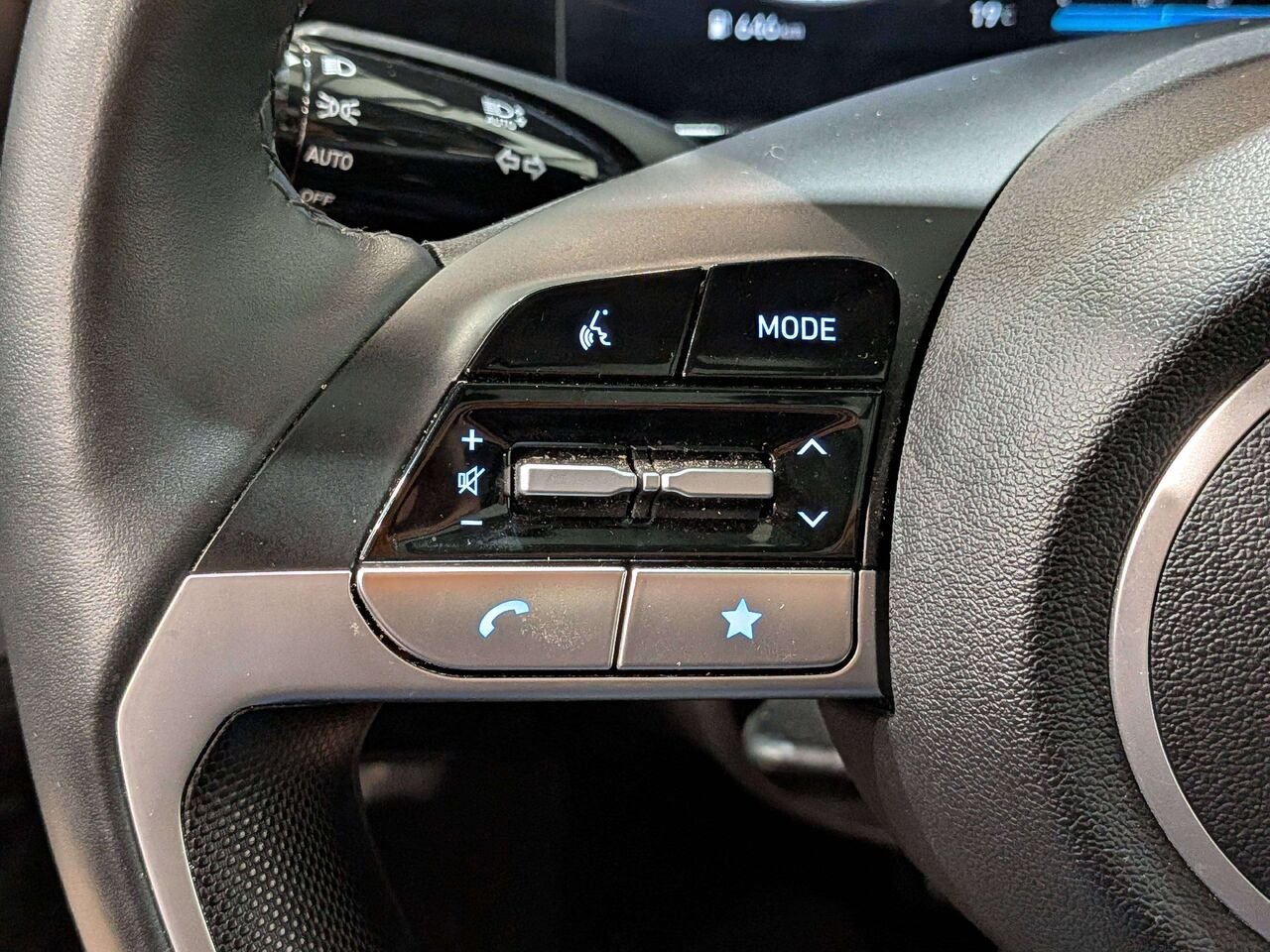 2025 Hyundai Elantra Preferred IVT w/Tech Pkg Black Val-David - photo #15