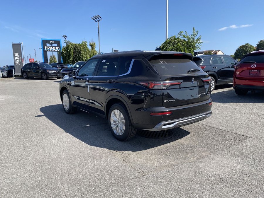 Mitsubishi Outlander PHEV SE S-AWC utilitaire sport TI 2026 Noir Labrador nacré