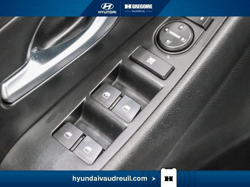 2020 Hyundai Elantra Silver Laval - photo #16