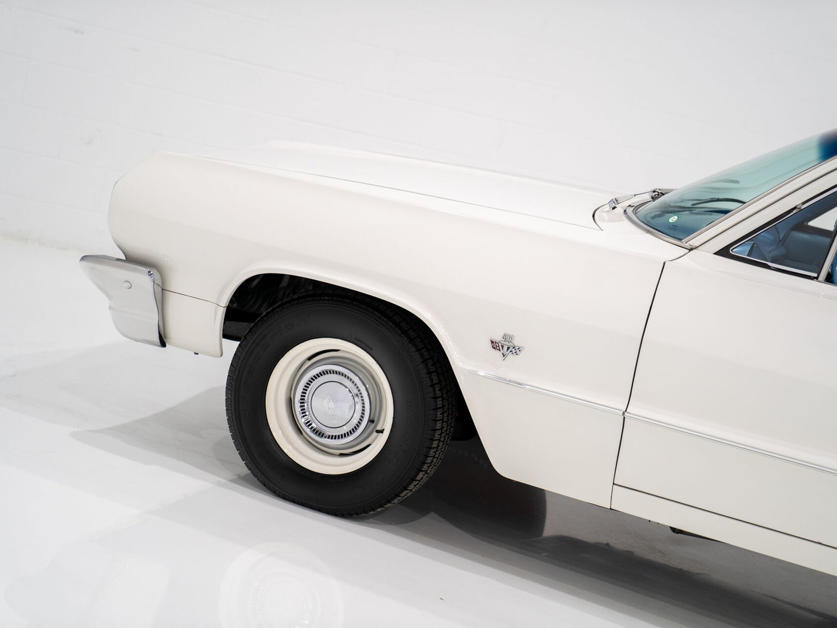 1964 Chevrolet Biscayne Matching 409 / 425HP Transmission 4 Vitesse Complètement Entièrement restauré **PRIX EN USD** White Montreal - photo #36