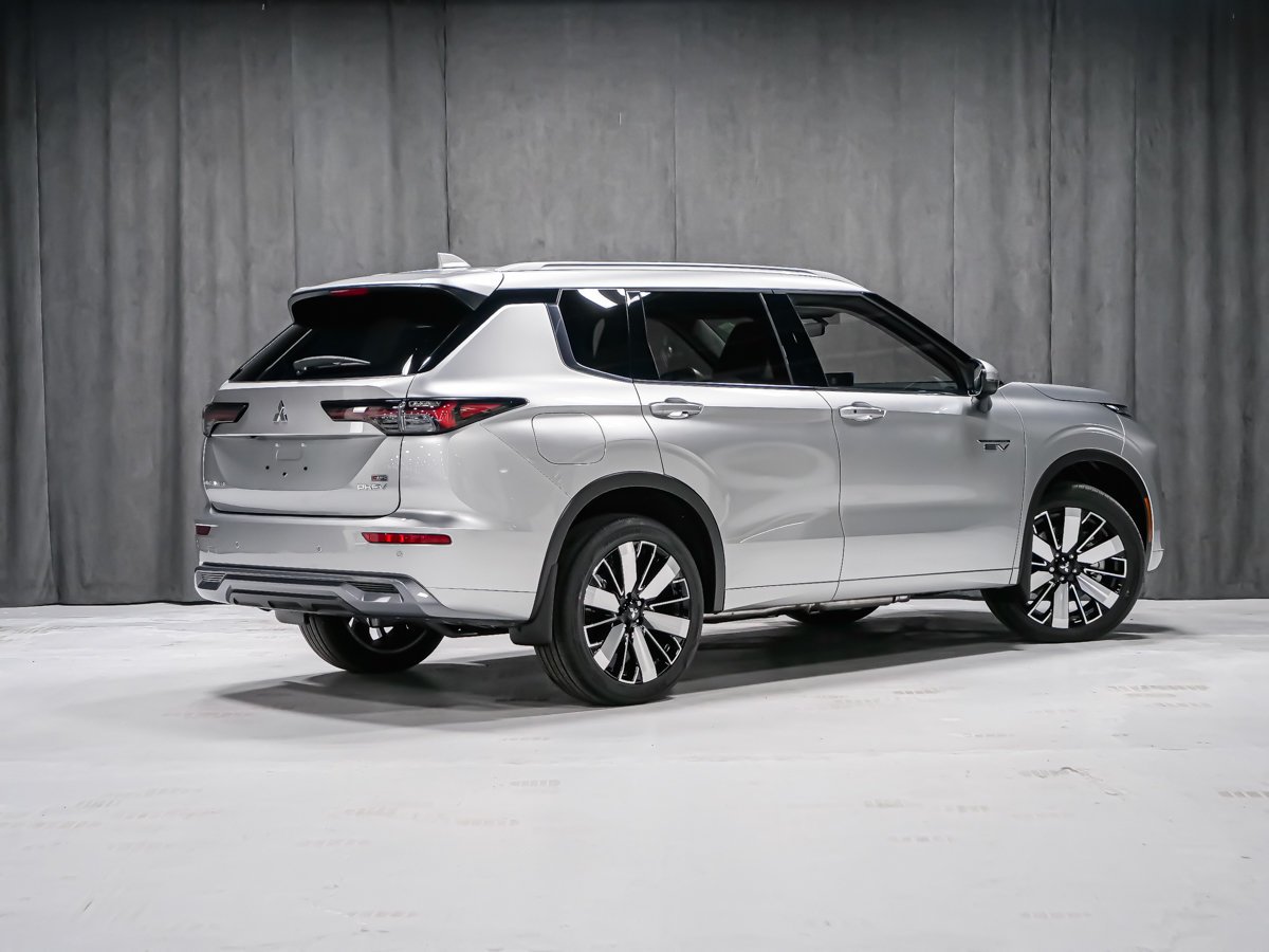 Mitsubishi Outlander PHEV GT 2026 Fini Gris pierre de lune de qualité supérieure Montréal - photo #4