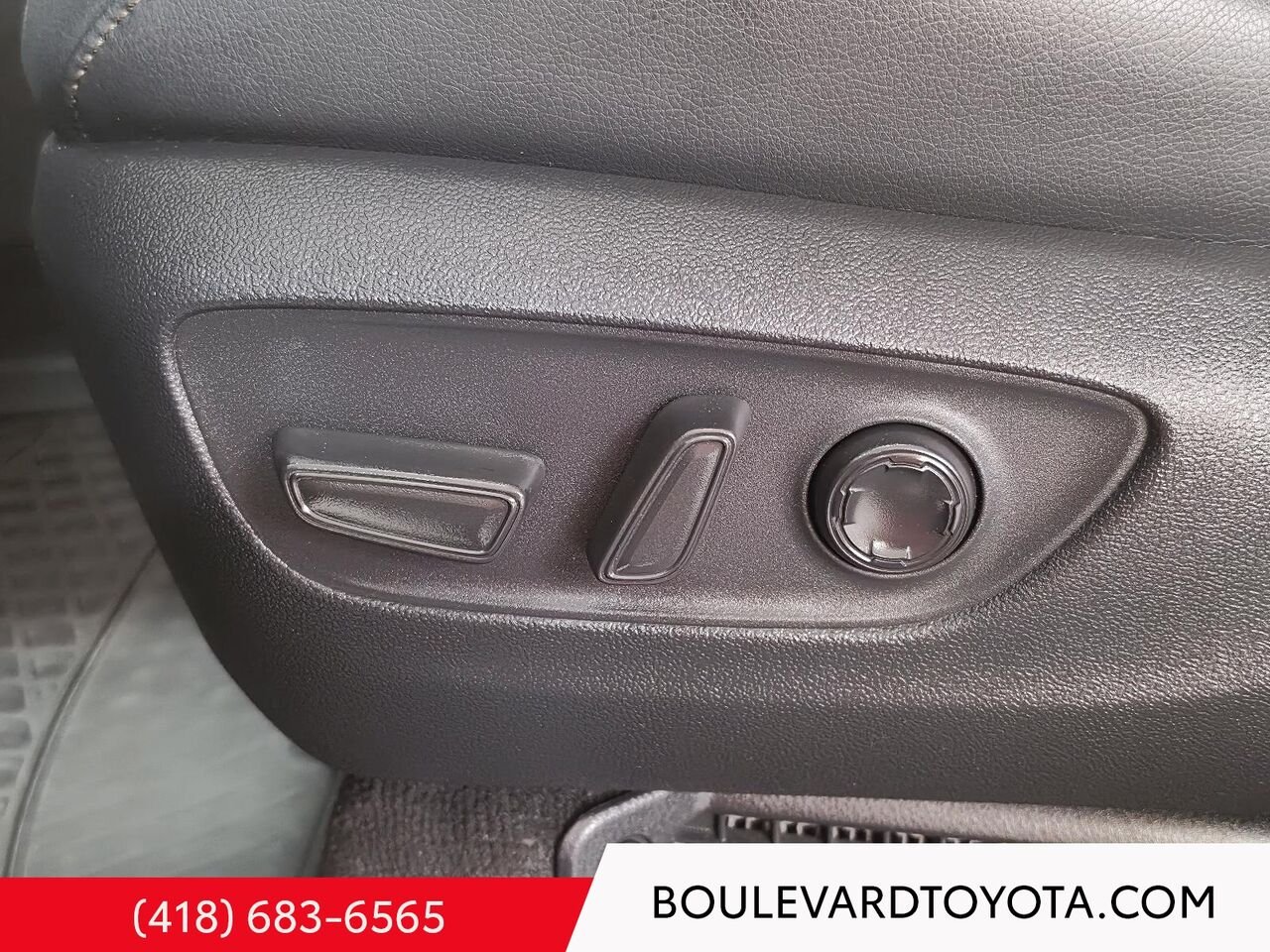 2025 Toyota Sienna 100498A-74 | LIMITED, 7 PLACES, AWD Blue Québec - photo #9
