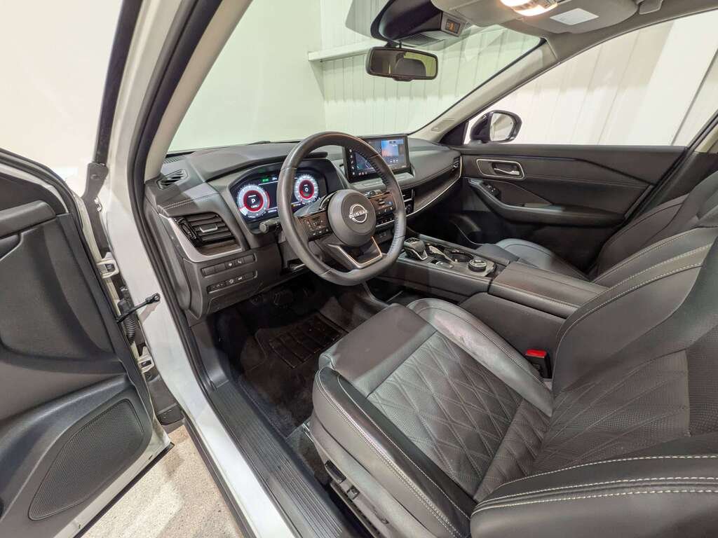 2024 Nissan Rogue AWD Platinum White Val-David - photo #10