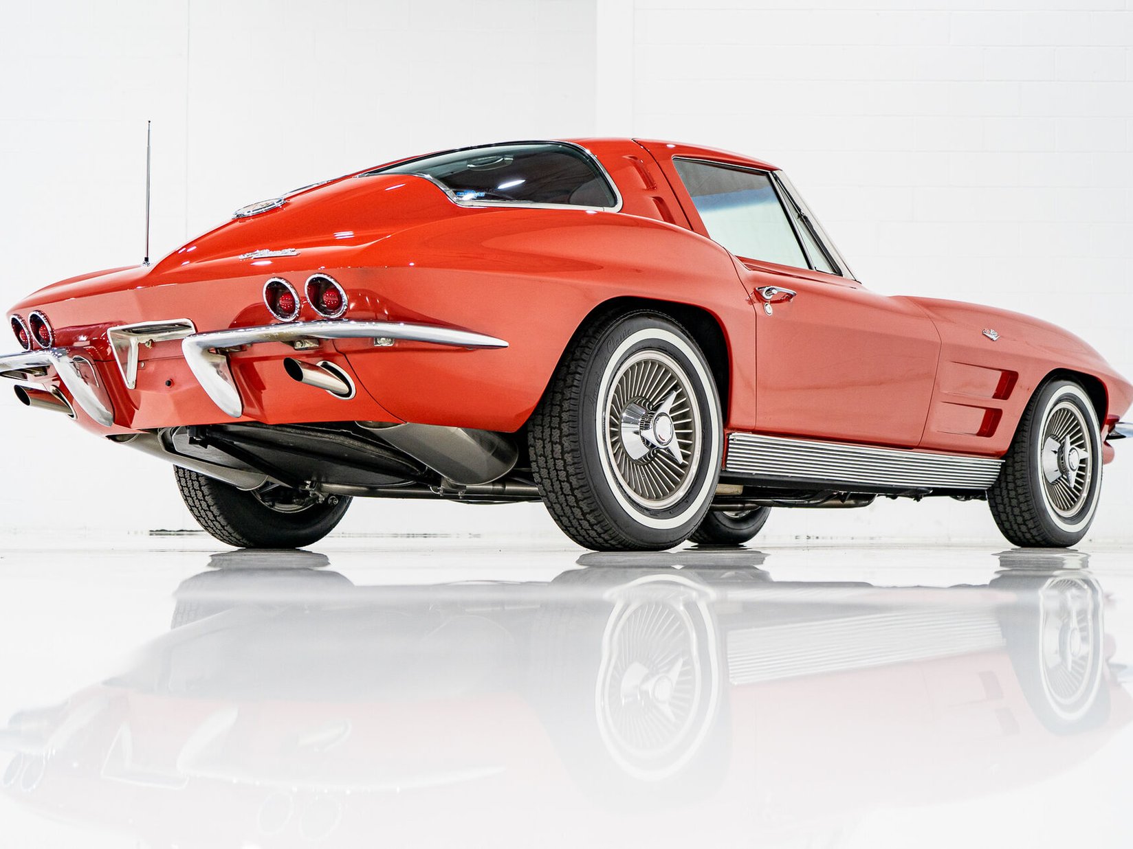 Chevrolet Corvette Split window matching# 327 Factory A/C | PRICE IN USD 1963 Rouge Montréal - photo #53