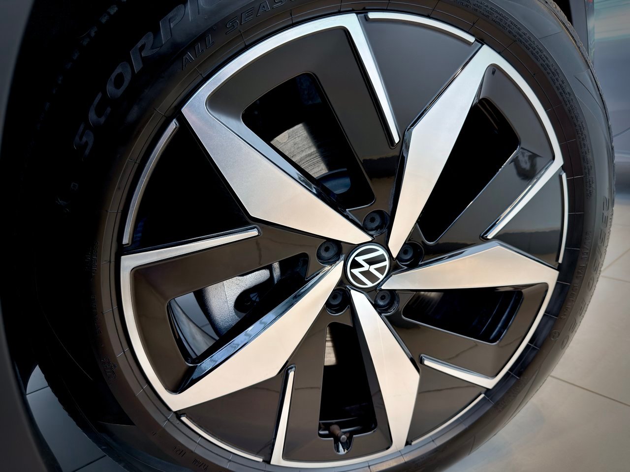 2024 Volkswagen ID.4 Black Notre-Dame-des-Prairies - photo #12