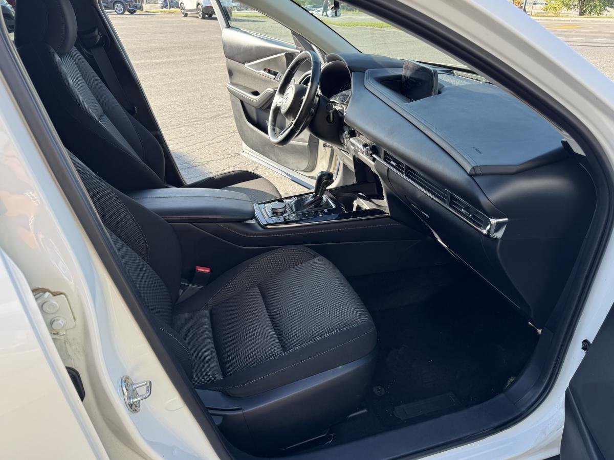 2023 Mazda CX-30 White Lac Mégantic - photo #13