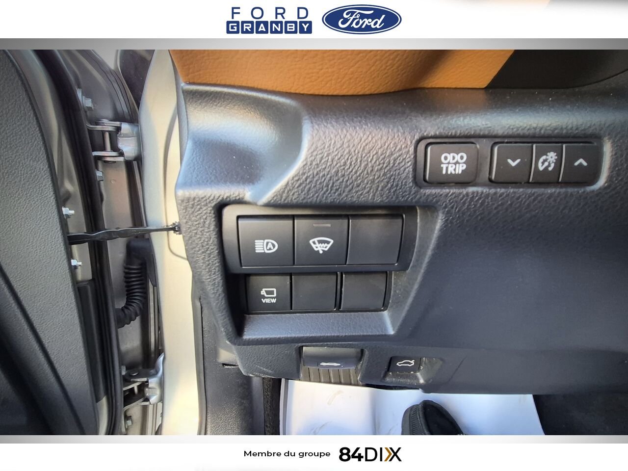 Lexus IS 2023 Argent Granby - photo #18