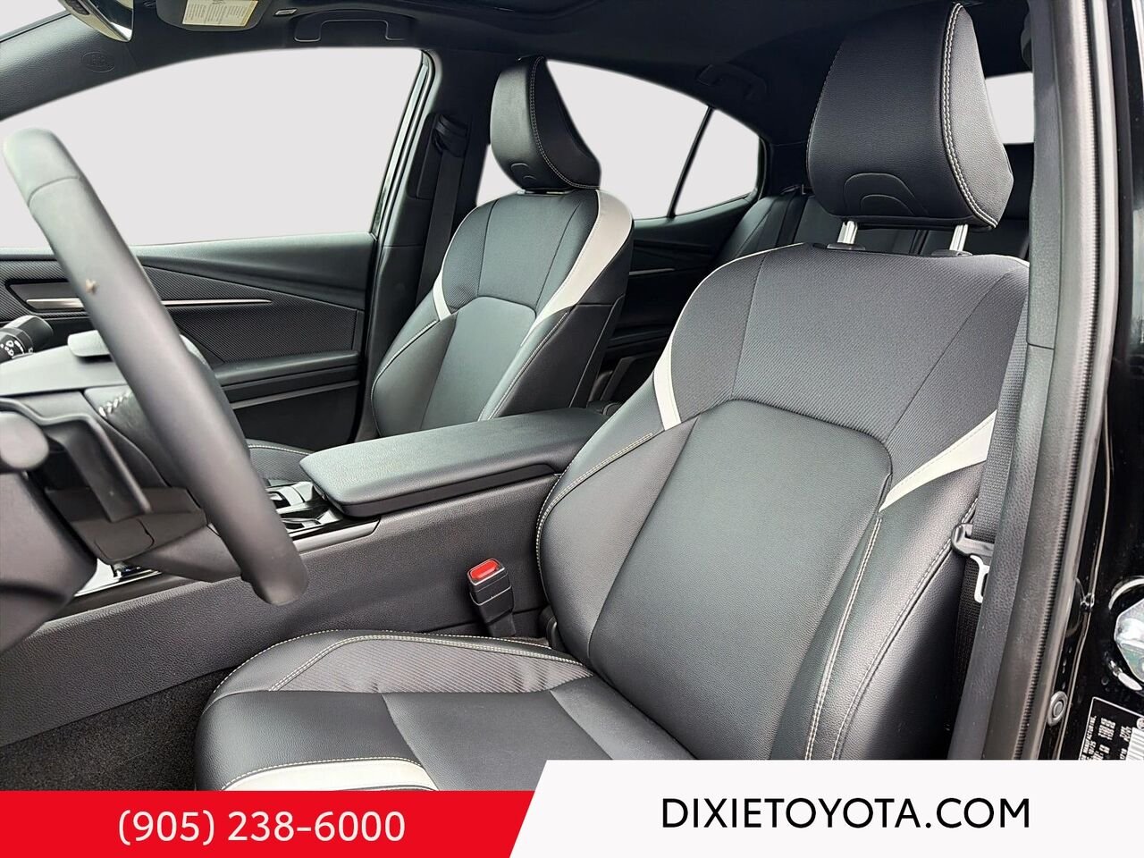 2026 Toyota Camry HYBRID SE UPGRADE AWD / CLEAN CARFAX / ALLOY WHEELS / MOONROOF / CARPLAY AND ANDROID AUTO Black Mississauga - photo #8