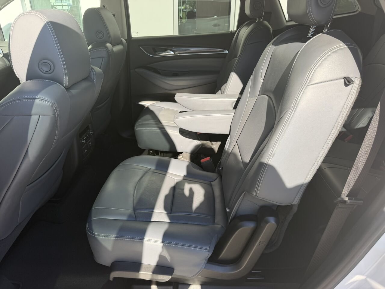 2018 Buick Enclave PREMIUM AWD 7 PASSAGERS White Laval - photo #21