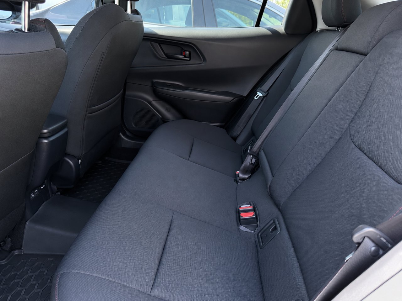 Toyota Prius hybride branchable JAMAIS ACCIDENTÉ / AUTONOMIE COMBINÉ DE PRES DE 980 KM 2025 Blanc Châteauguay - photo #7