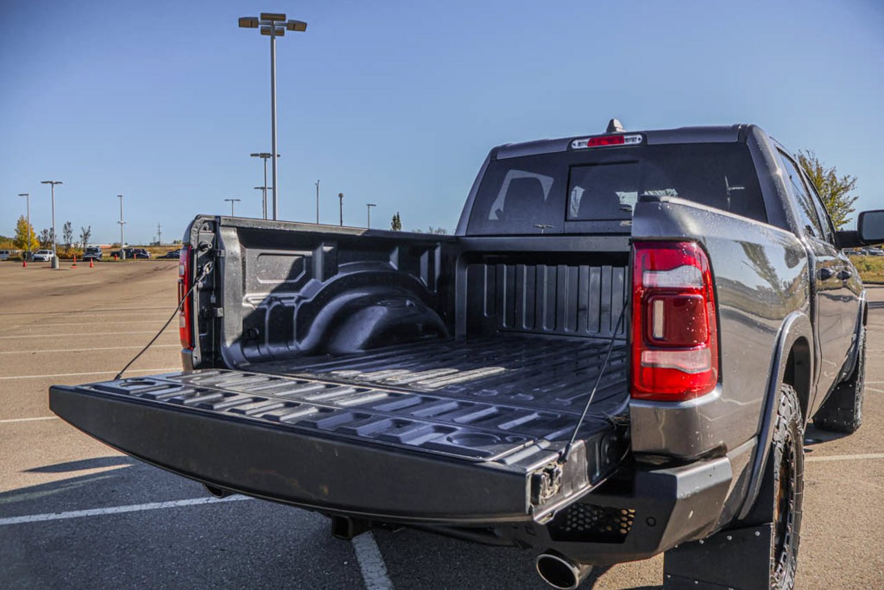 2022 Ram 1500 Laramie 4x4 Crew Cab 5'7 Box Grey Sherwood Park - photo #7