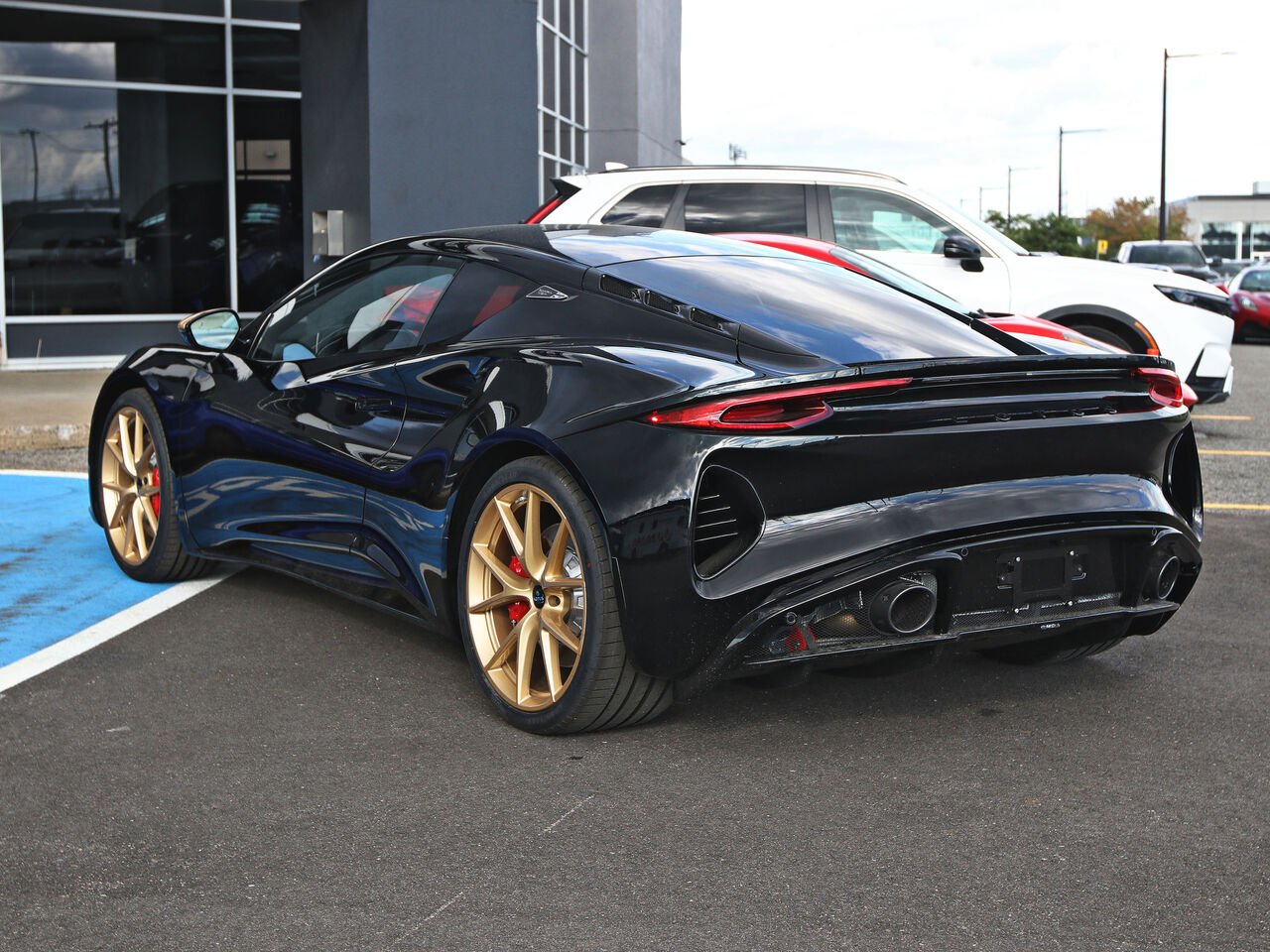 2027 Lotus Emira Black Québec - photo #7